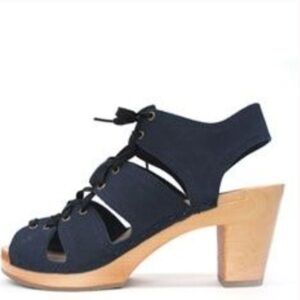 No.6 lace up clogs